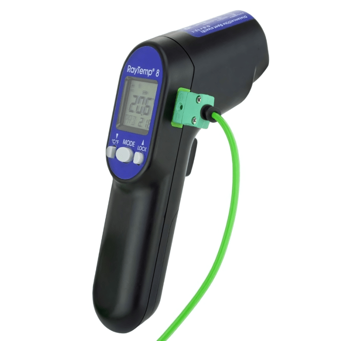 Thermomètre IR Raytemp 8 avec prise thermocouple de type K de la marque Thermometer.fr, avec un affichage numérique indiquant une température de 20,6 degrés Celsius, isolé sur un fond blanc.
