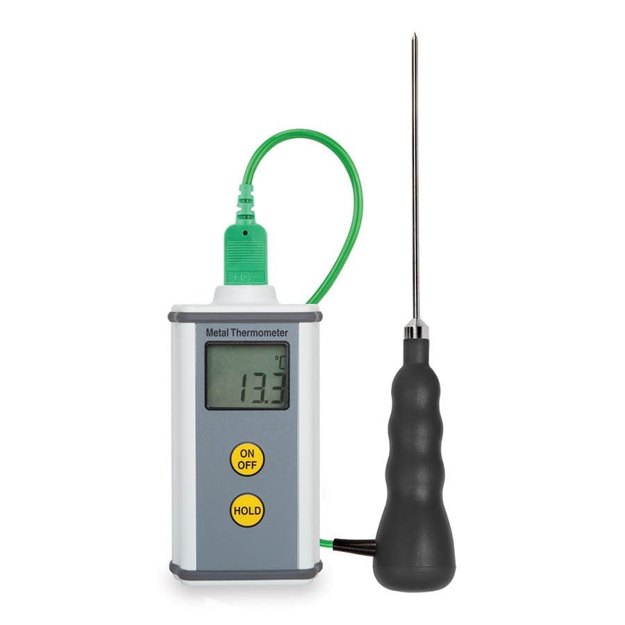 un termometro digitale Thermometer.fr al quale è collegato un termometro in metallo Therma K.