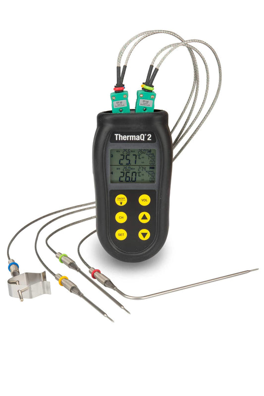 un Thermomètre à quatre canaux ThermaQ 2 de Thermometre.fr avec deux fils connectés.