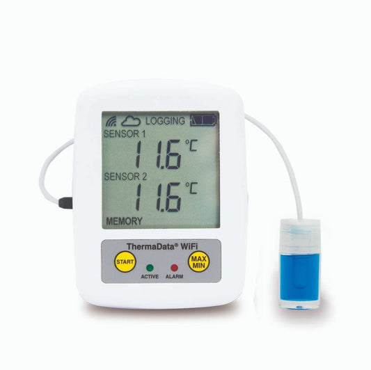 Un termometro digitale ThermaData Pharm di Thermometer.fr con una bottiglia attaccata.