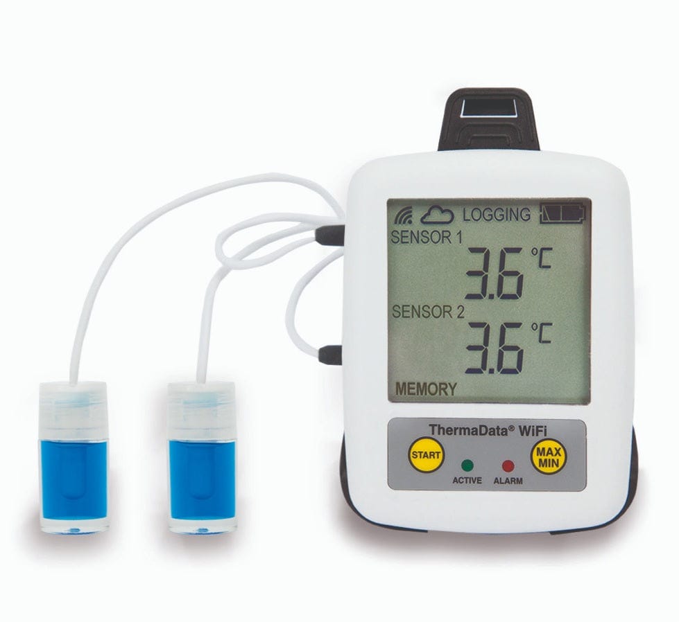 Un “ThermaData Pharm Vaccine Data Logger” di “Thermometer.fr” è collegato a un termometro digitale.