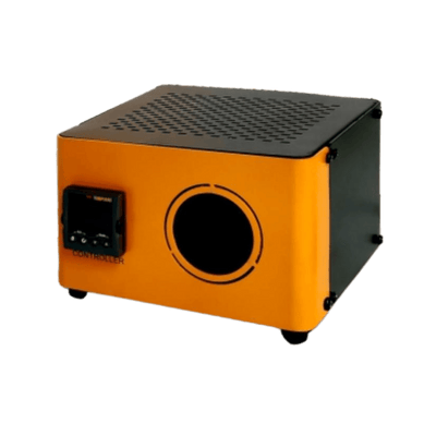 Un petit boîtier orange sur lequel est installé un haut-parleur Tempsens, conçu pour des performances d'interface informatique précises, appelé Corps noir CalFast 400 BB.