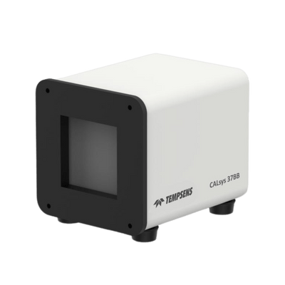 Une box Tempsens blanche avec une box Corps noir Calsys 37 BB noire, conçue avec Haute précision pour la surveillance de la température.