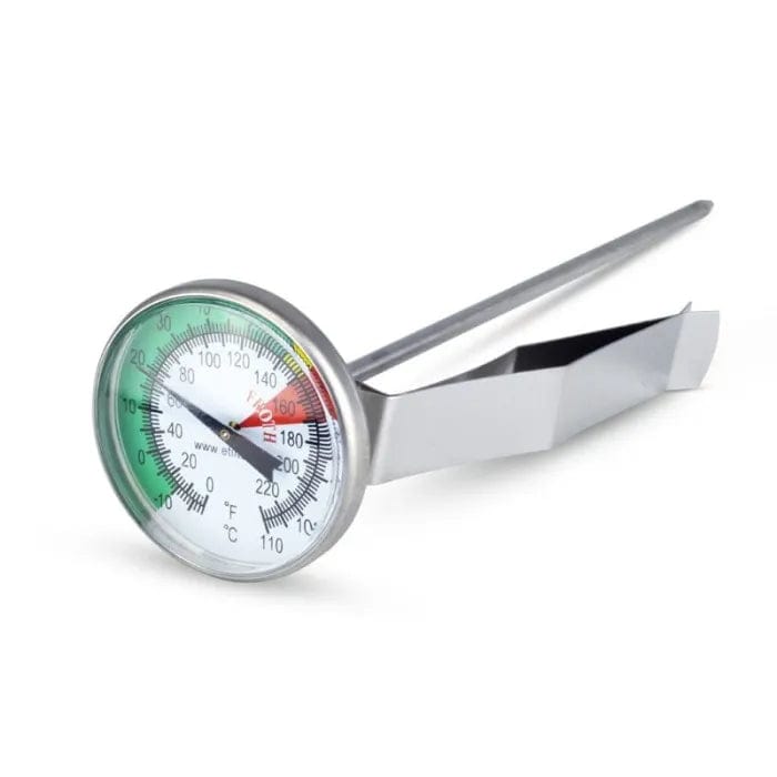 Un termometro per schiuma/caffè da barista di Thermometer.fr su sfondo bianco.