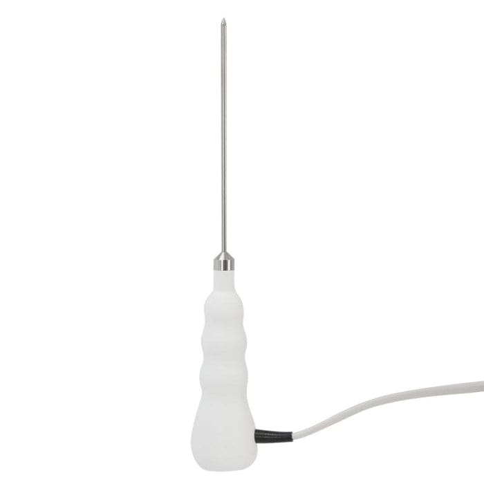 Une seringue blanche avec une sonde de pénétration NTC attachée pour la mesure de la température de Thermomètre.fr.