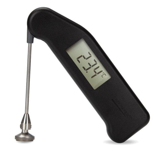 un Thermomètre Pro-Surface Thermapen® noir pour grils et plaques chauffantes avec un manche de Thermometre.fr.