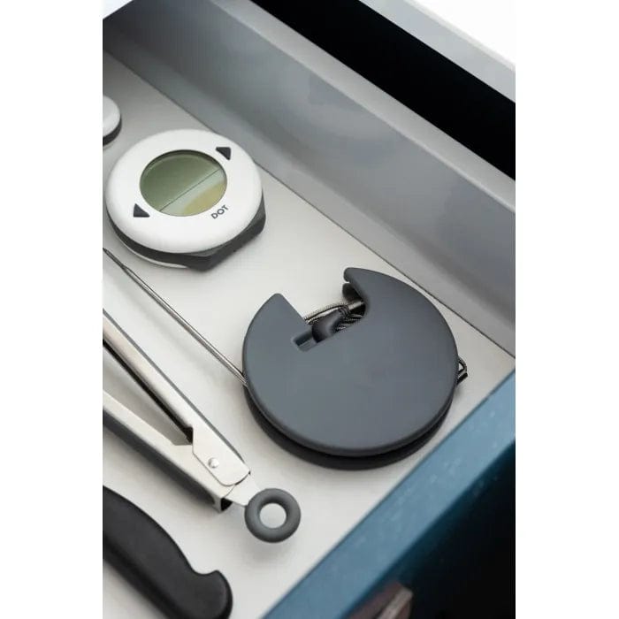 un tiroir plein d'outils et d'ustensiles de cuisine Coque de rangement pour sondes DOT et ChefAlarm de Thermometre.fr.