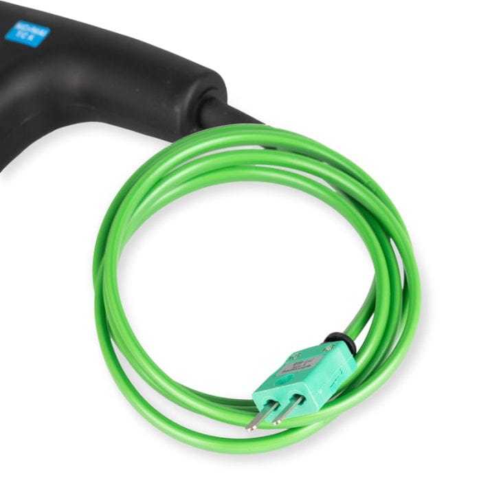 Un câble vert connecté à une Sonde de température Thermomètre.fr en forme de T - asphalte ou agro-alimentaire.