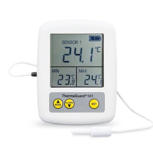 Un thermomètre numérique Thermomètre.fr pour assurer la sécurité alimentaire sur fond blanc.
