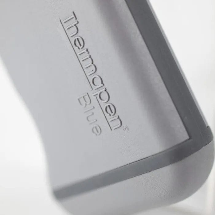 un gros plan d'un téléphone avec le logo Thermomètre bluetooth sans fil Thermapen® Blue de Thermometre.fr dessus.