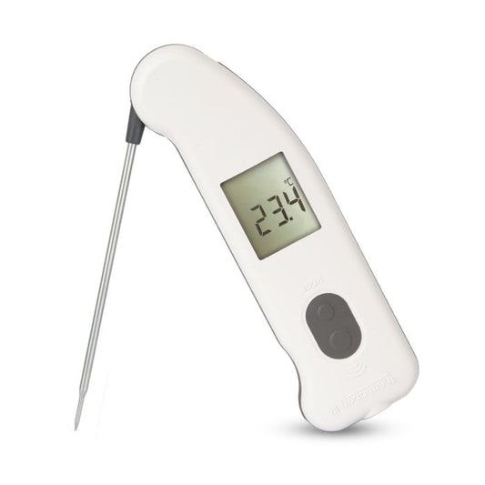 Un thermomètre infrarouge numérique Thermomètre.fr sur une surface blanche.