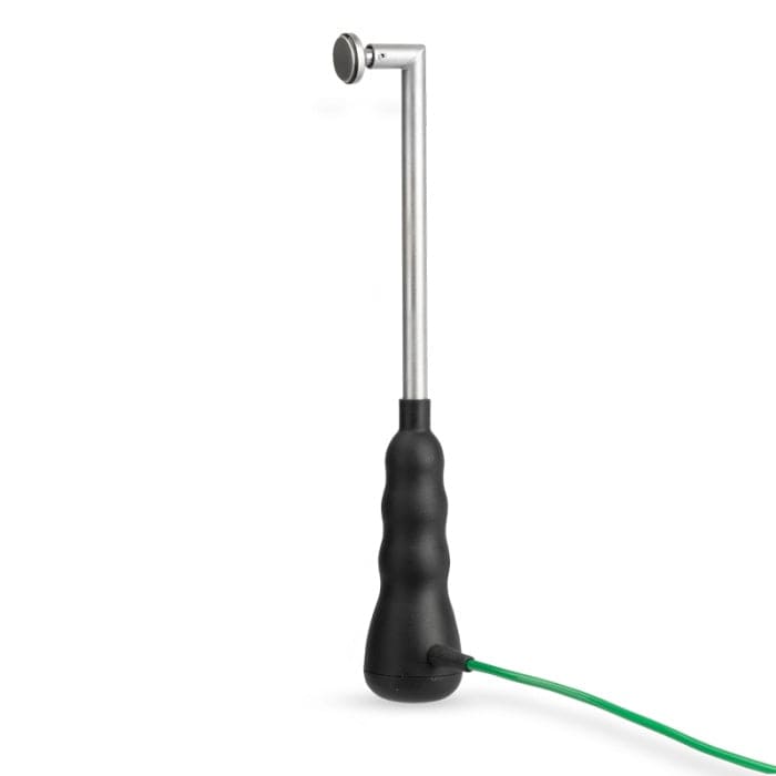Une sonde de température de surface de cloche étanche noire avec un cordon vert pour mesurer.
