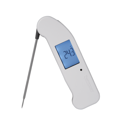 un termometro digitale Thermapen® One su sfondo nero di Thermometer.fr.