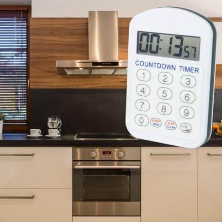 un comptoir de cuisine avec une Minuterie de cuisine - compte à rebours résistant à l'eau de Thermometre.fr.