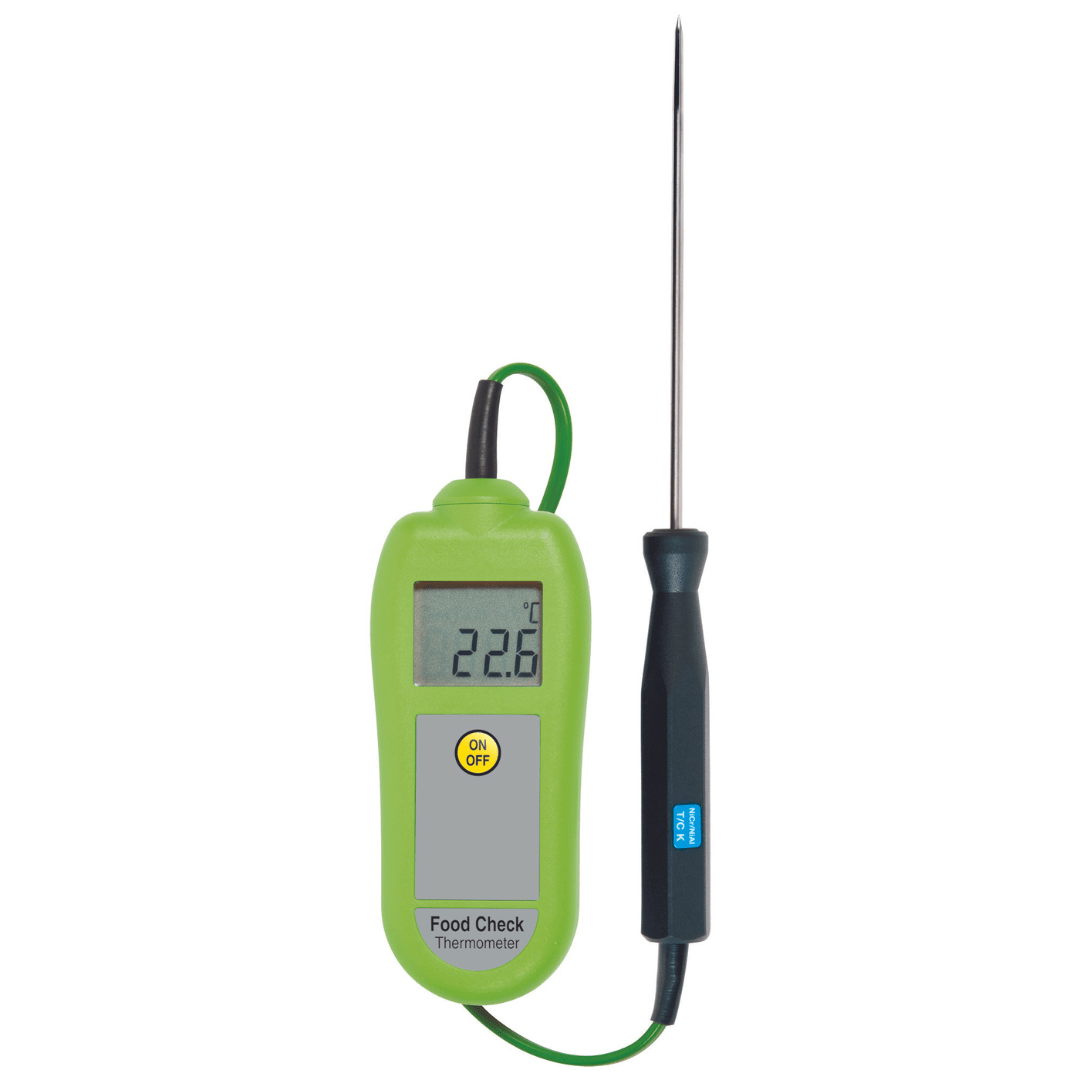 un Thermomètre vert et sonde pour aliments de Thermometre.fr avec une sonde attachée.