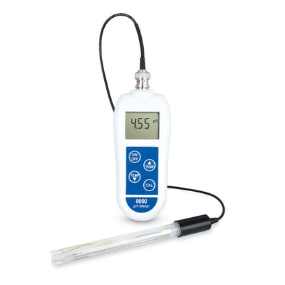 un Thermomètre.fr PH-mètre 8000 avec électrode interchangeable avec un stylo attaché dessus.